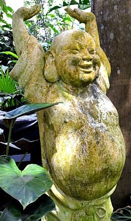 huntes-gardens-smiling-buddha-statue